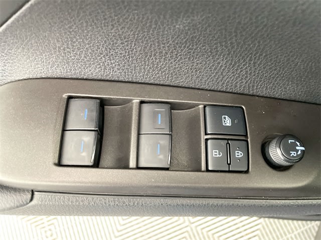 2022 Toyota Camry SE 23
