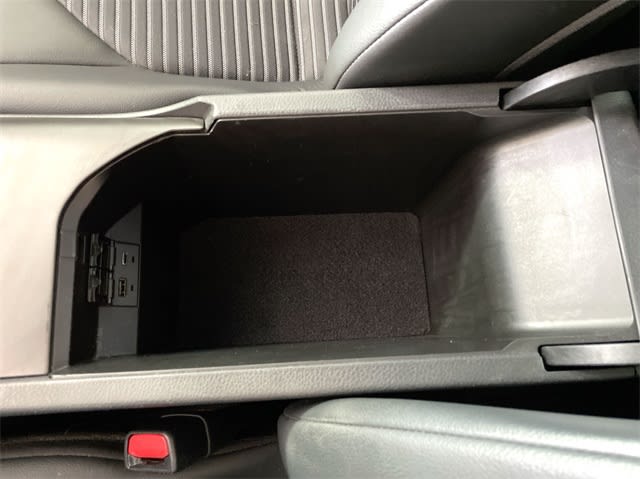 2022 Toyota Camry SE 28
