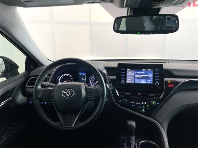 2022 Toyota Camry SE 2