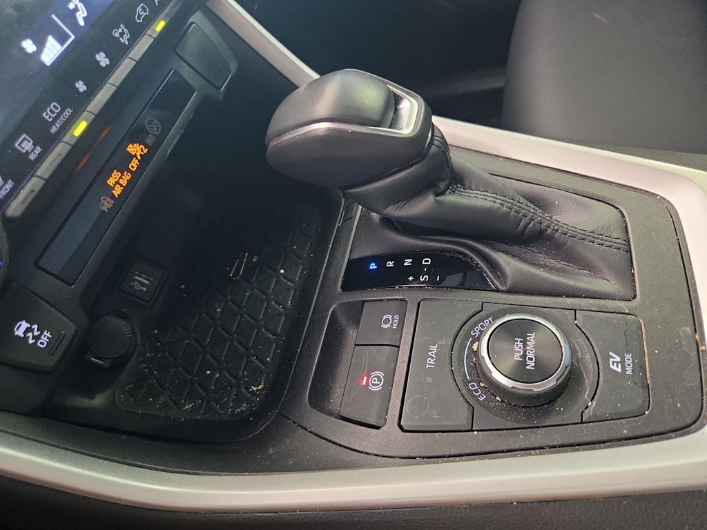 Thumbnail: 2023 Toyota RAV4 - 16