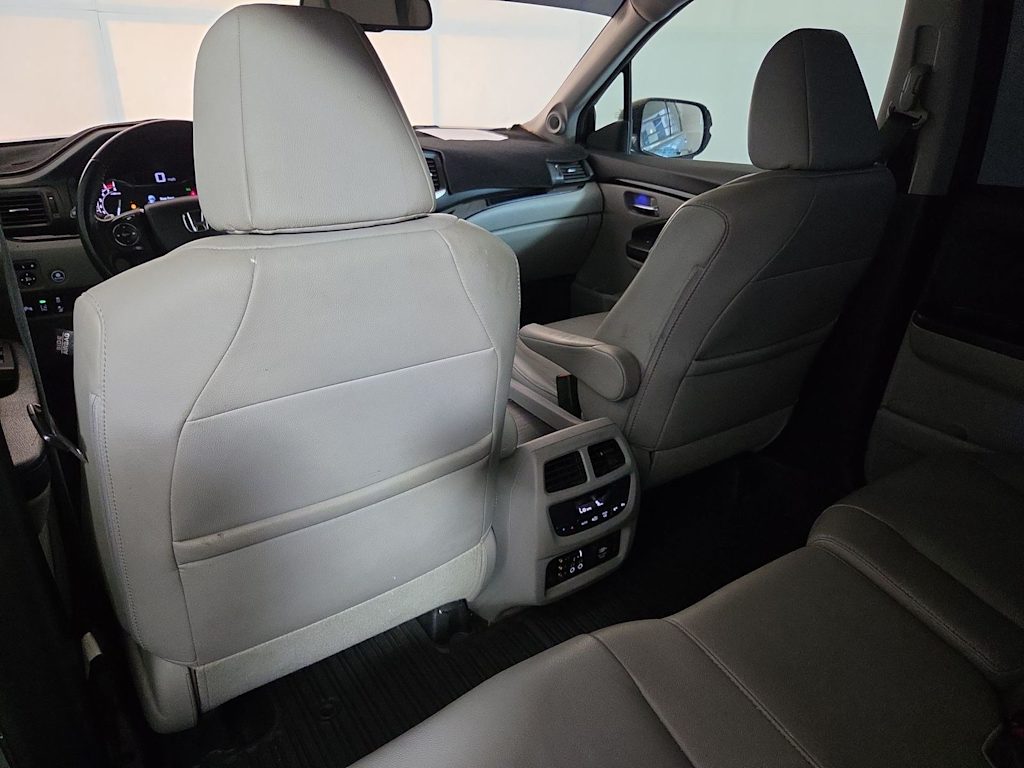 Thumbnail: 2017 Honda Pilot - 12