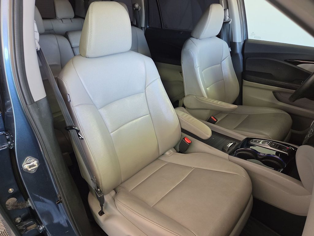 Thumbnail: 2017 Honda Pilot - 23