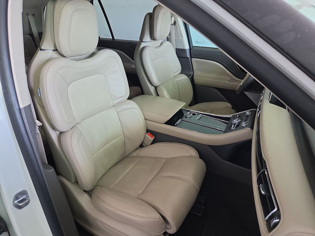 Thumbnail: 2020 Lincoln Aviator - 24
