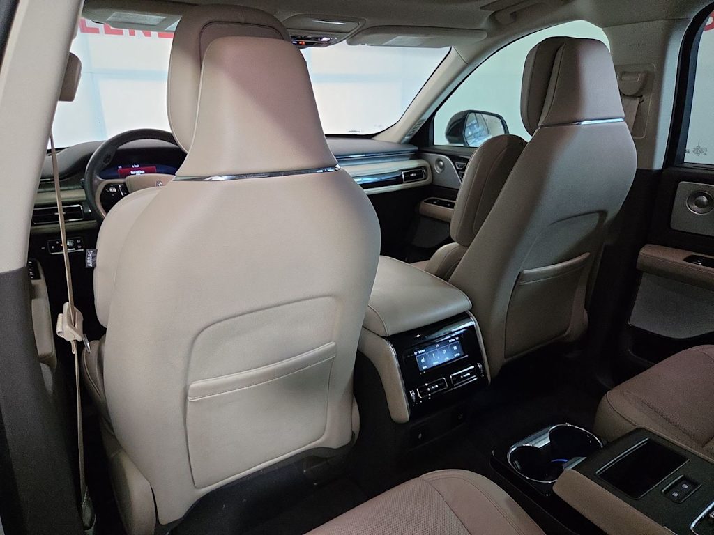 Thumbnail: 2020 Lincoln Aviator - 12