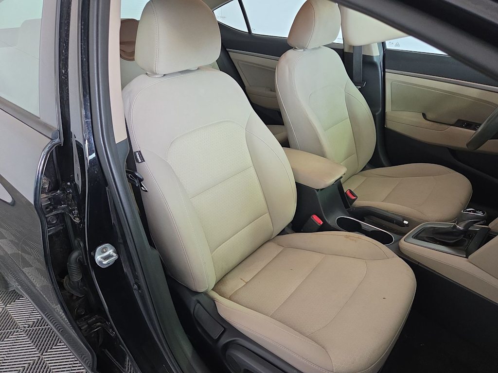 Thumbnail: 2017 Hyundai Elantra - 12
