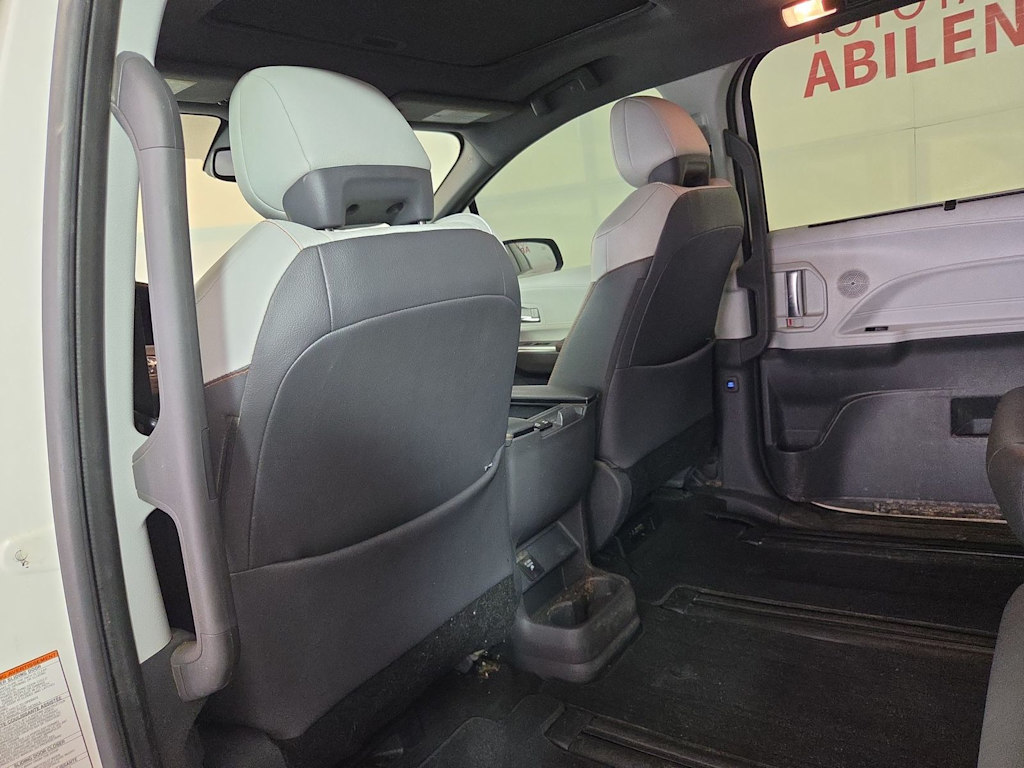 Thumbnail: 2021 Toyota Sienna - 13