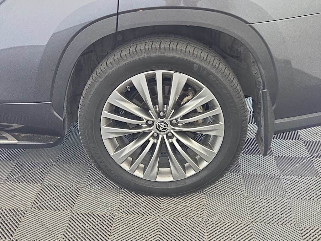 Thumbnail: 2021 Toyota Highlander - 8