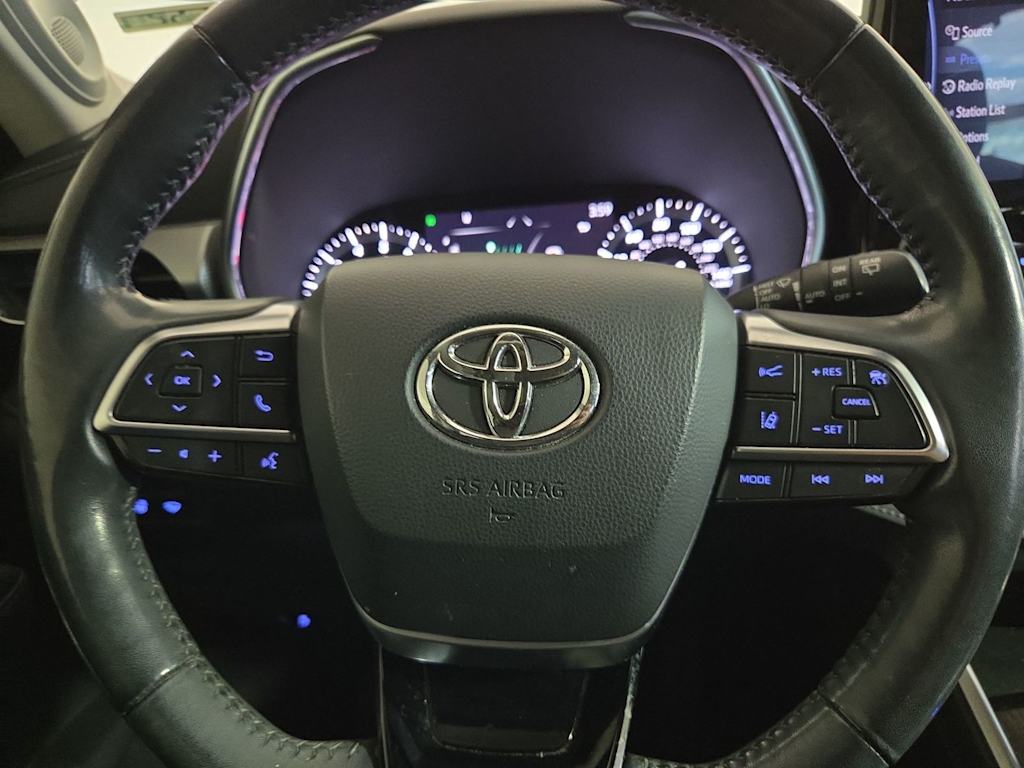 Thumbnail: 2021 Toyota Highlander - 25