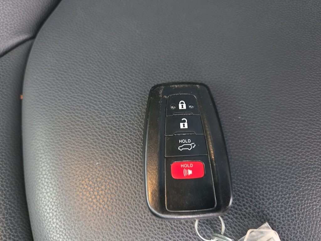 Thumbnail: 2021 Toyota Highlander - 18