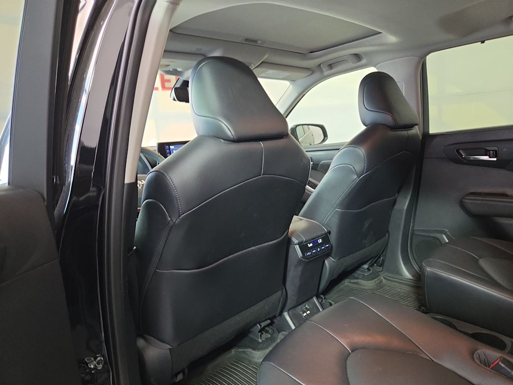 Thumbnail: 2021 Toyota Highlander - 13