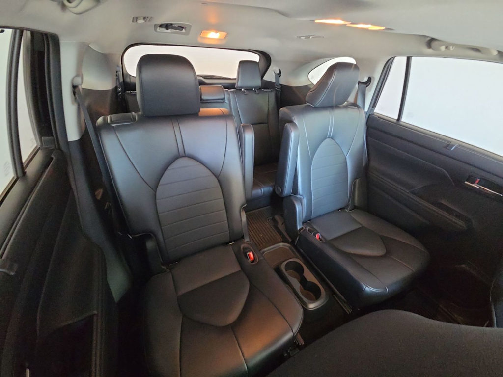 Thumbnail: 2021 Toyota Highlander - 24