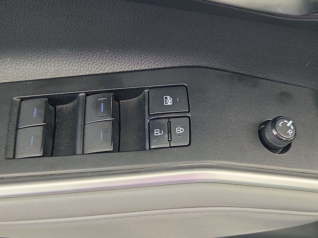 Thumbnail: 2021 Toyota Highlander - 22