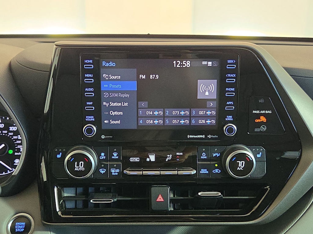 Thumbnail: 2021 Toyota Highlander - 14