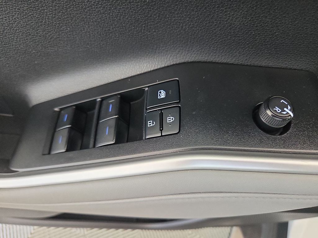 Thumbnail: 2021 Toyota Highlander - 23
