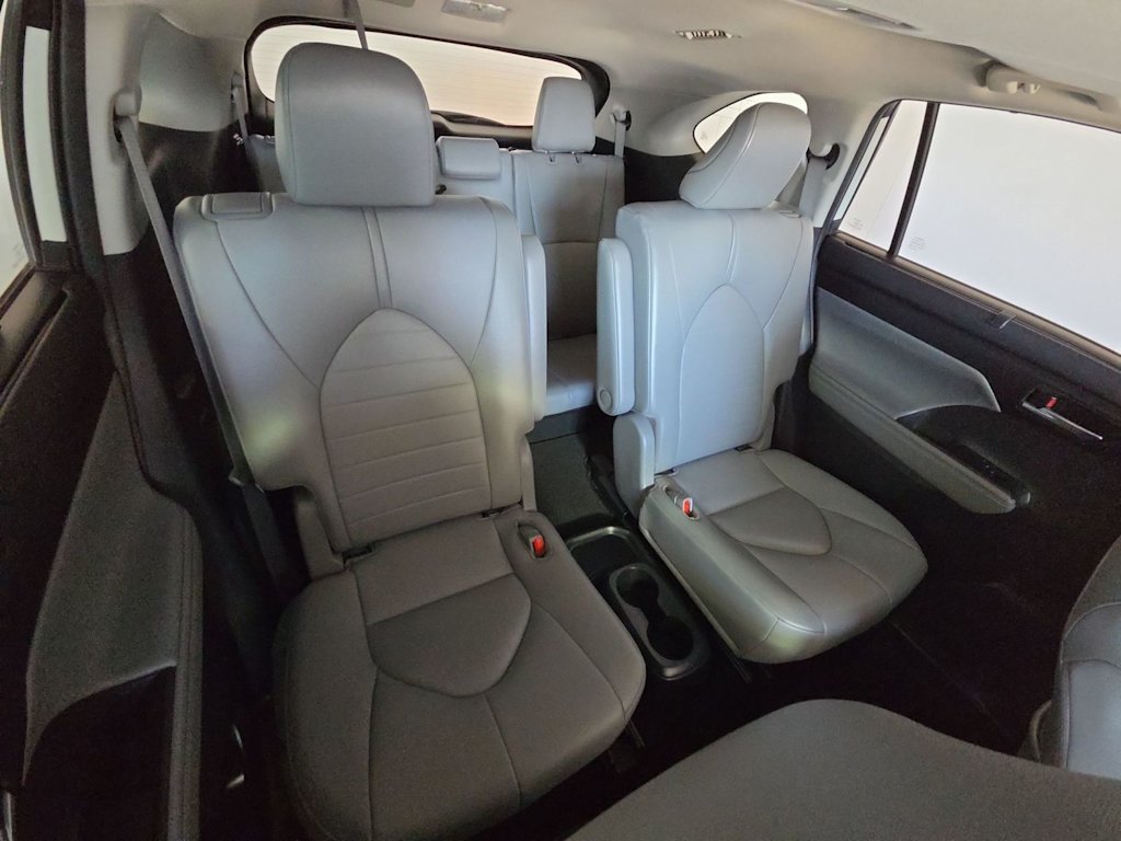 Thumbnail: 2021 Toyota Highlander - 24