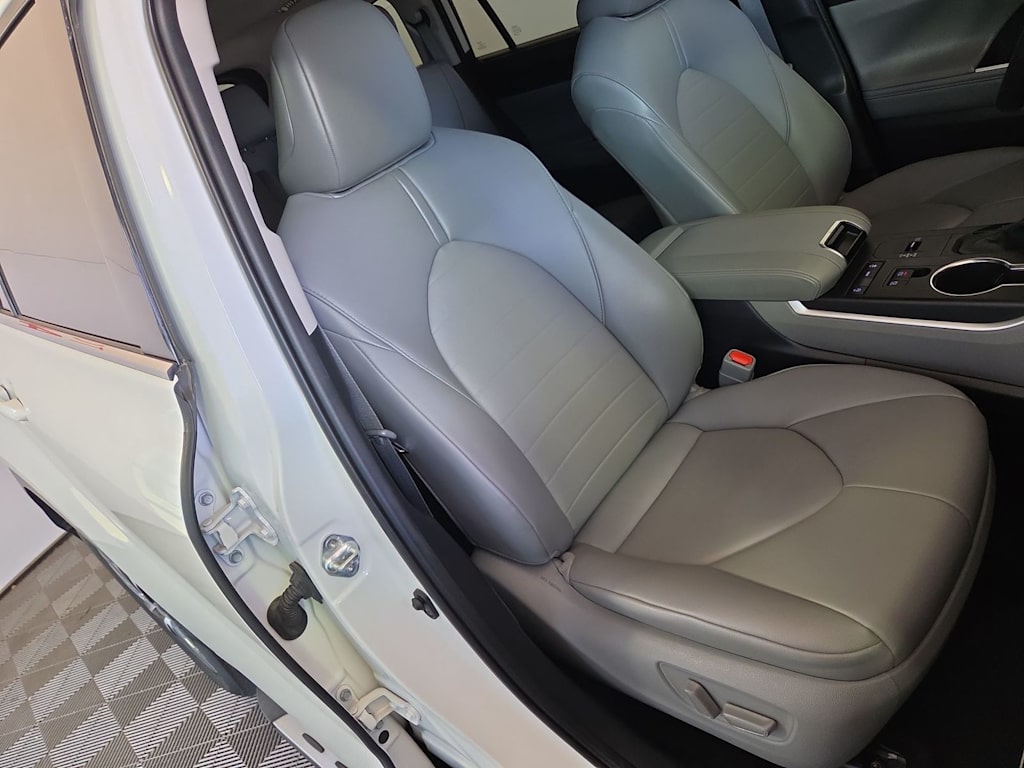 Thumbnail: 2021 Toyota Highlander - 12