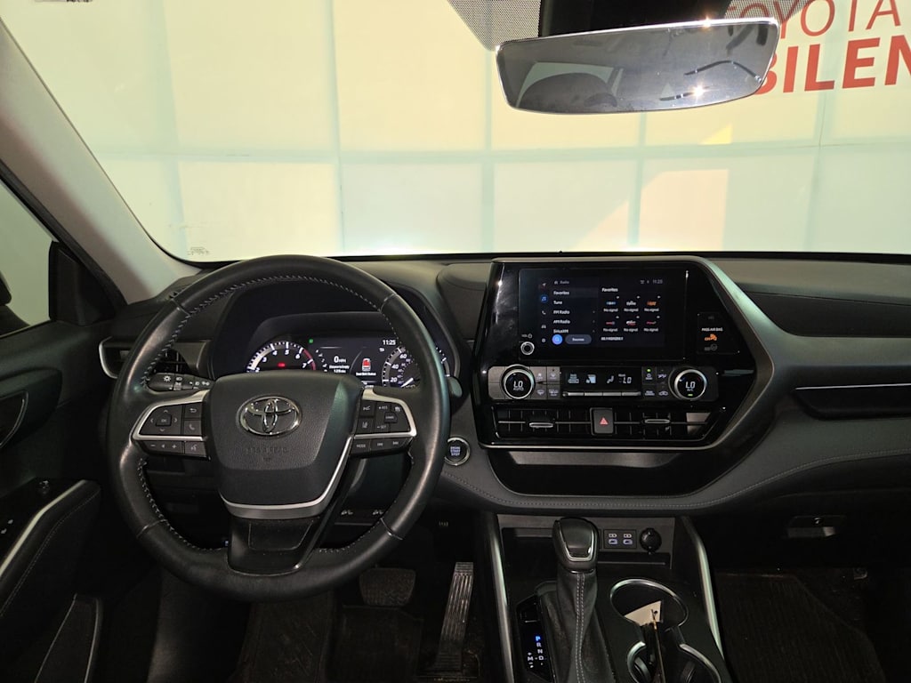 Thumbnail: 2023 Toyota Highlander - 2