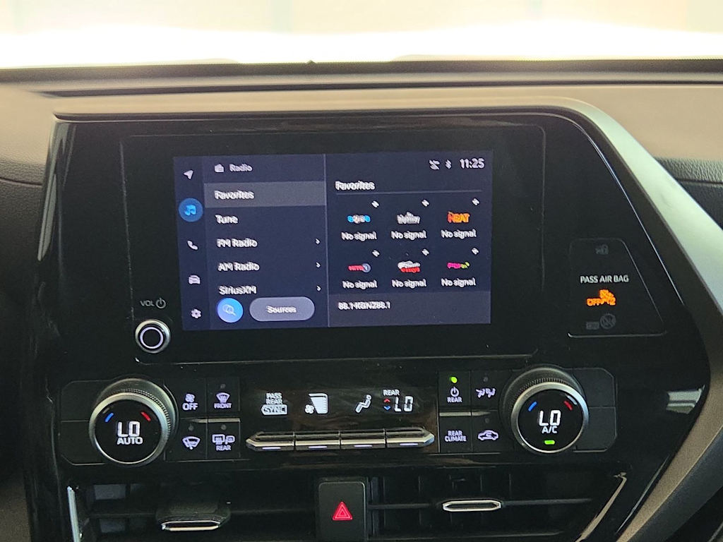 Thumbnail: 2023 Toyota Highlander - 13