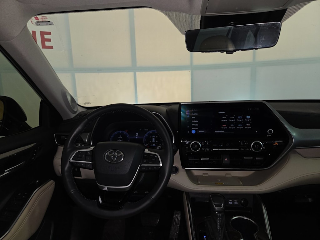 Thumbnail: 2024 Toyota Highlander - 2