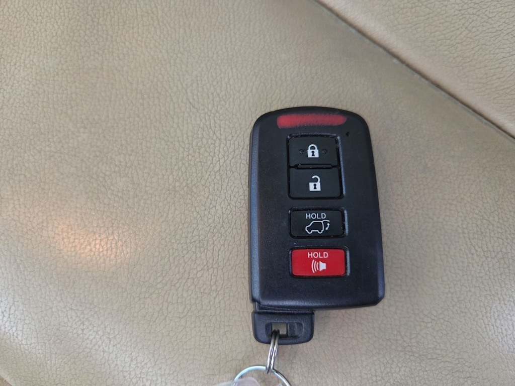 Thumbnail: 2014 Toyota Highlander - 18