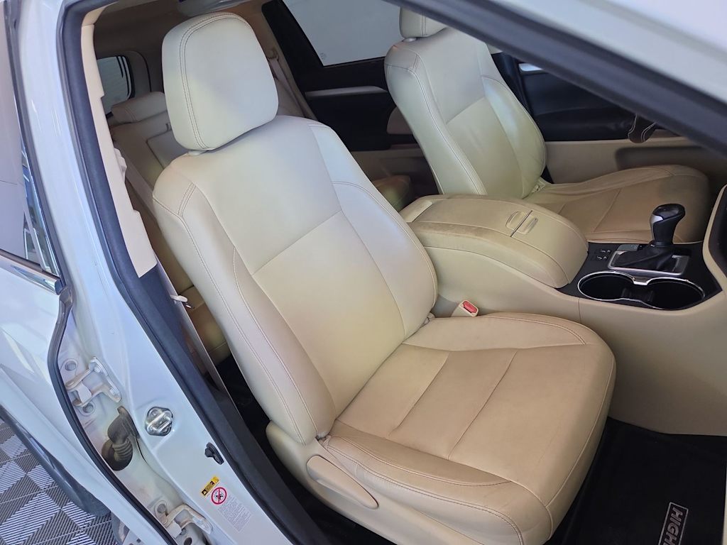 Thumbnail: 2014 Toyota Highlander - 12