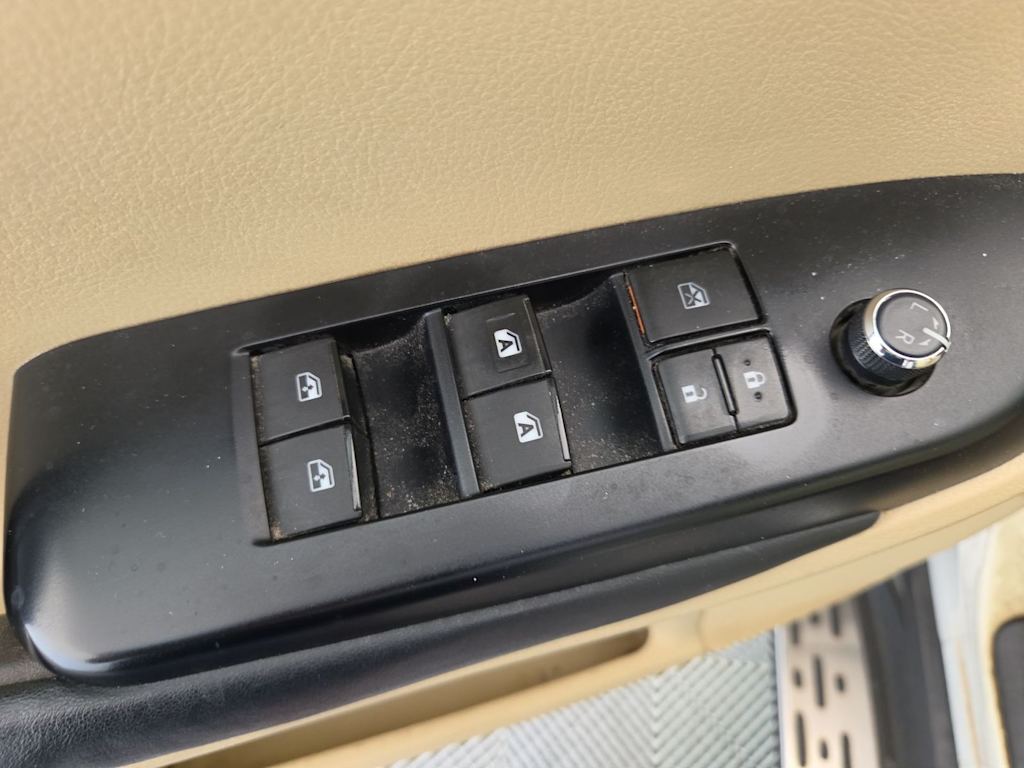 Thumbnail: 2014 Toyota Highlander - 23