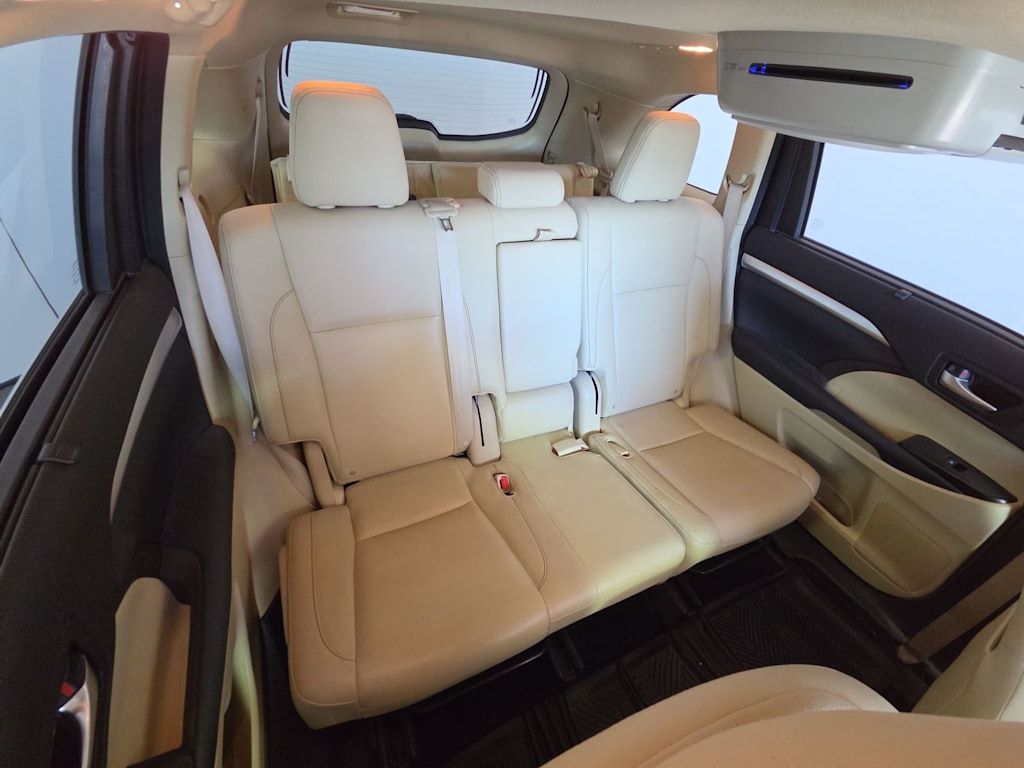 Thumbnail: 2014 Toyota Highlander - 24