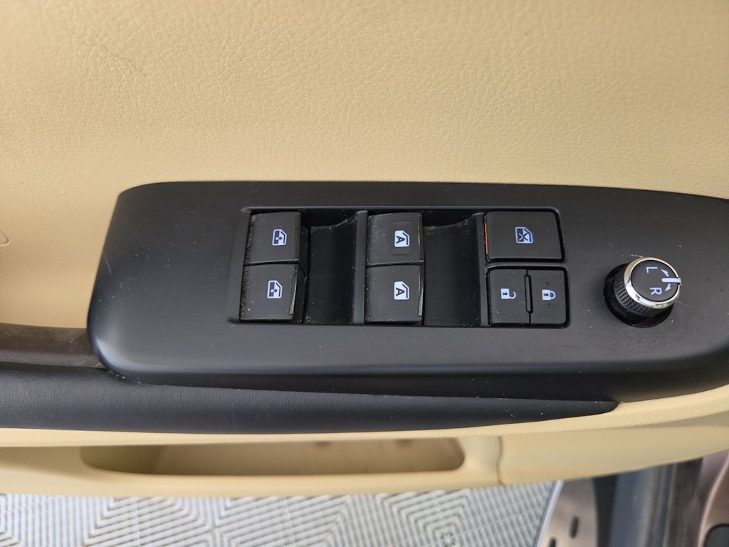 Thumbnail: 2019 Toyota Highlander - 23