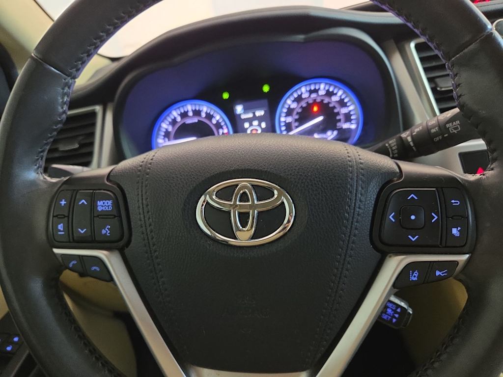 Thumbnail: 2019 Toyota Highlander - 25
