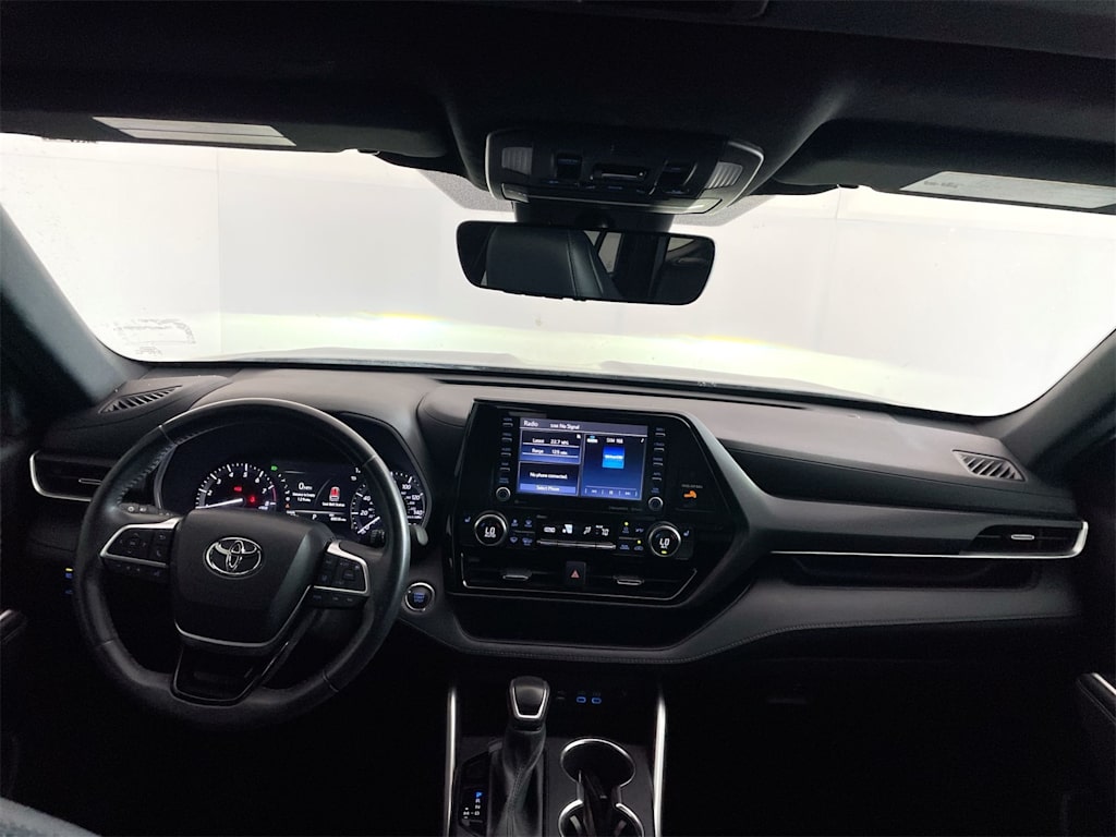 Thumbnail: 2022 Toyota Highlander - 10