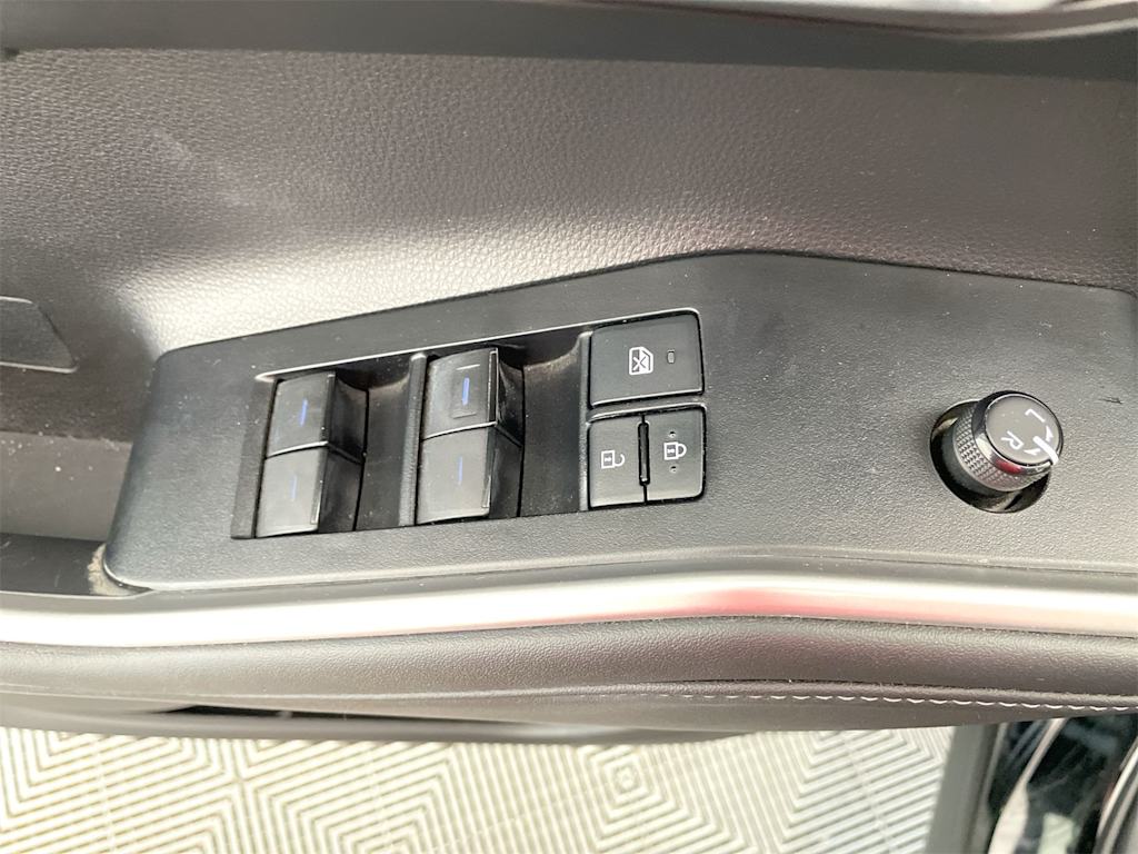 Thumbnail: 2022 Toyota Highlander - 22