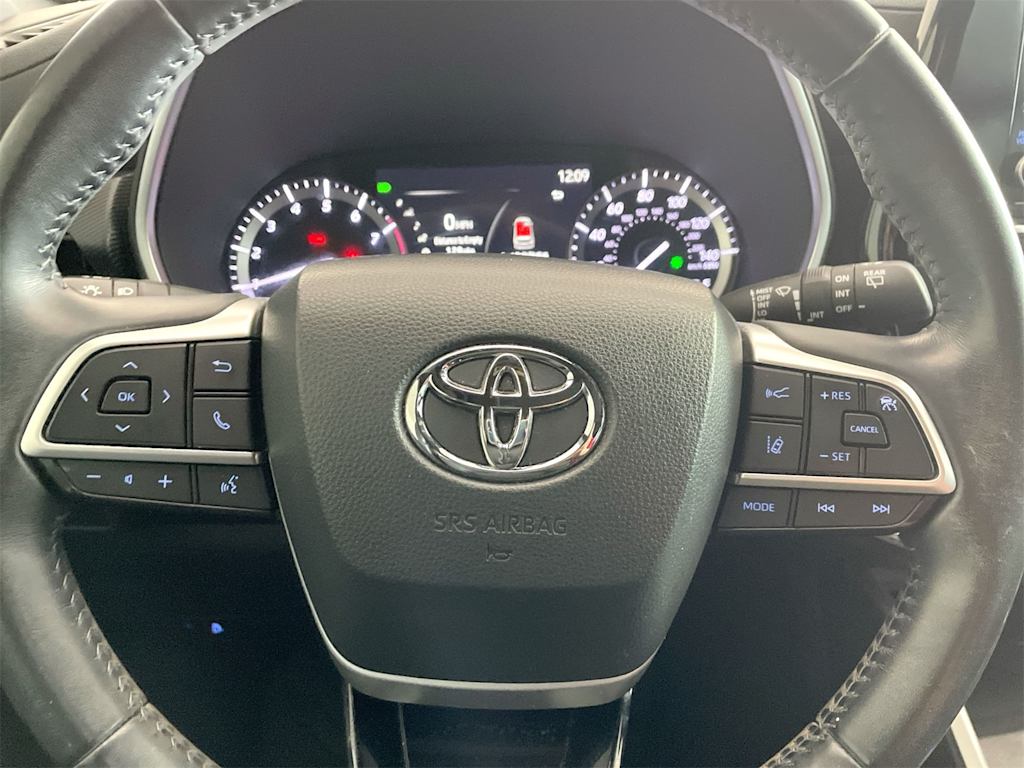 Thumbnail: 2022 Toyota Highlander - 26