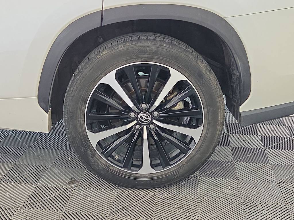 Thumbnail: 2021 Toyota Highlander - 8