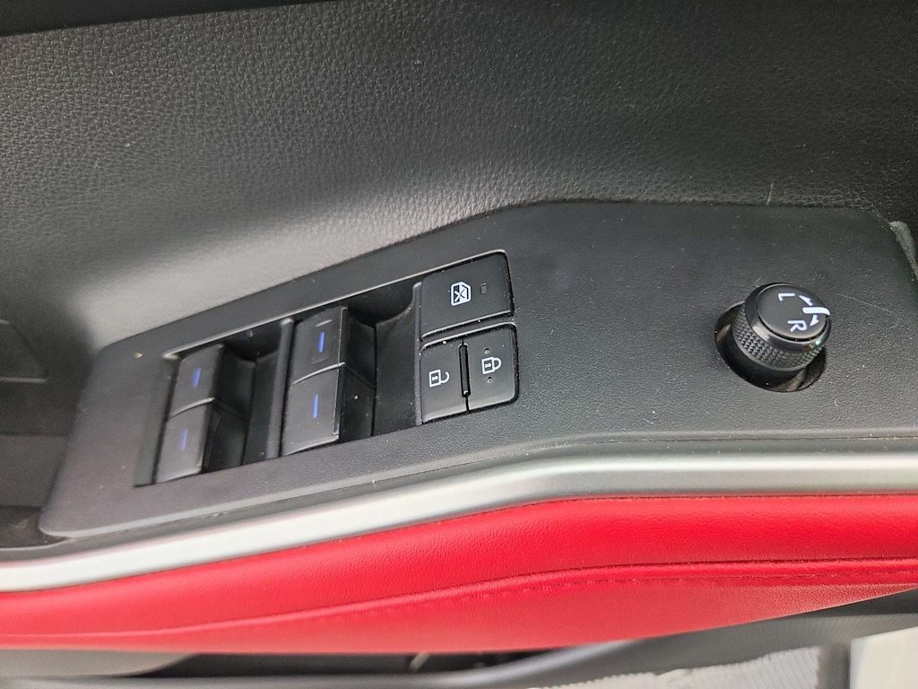 Thumbnail: 2021 Toyota Highlander - 23