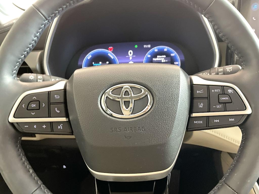 Thumbnail: 2023 Toyota Highlander - 25