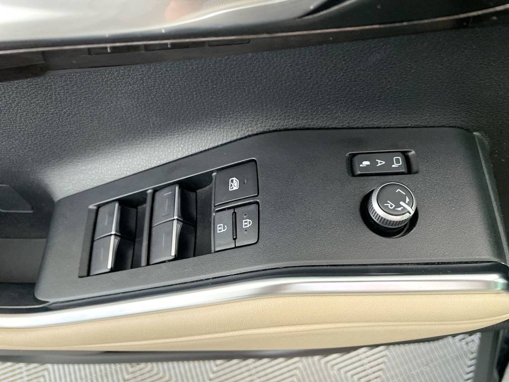 Thumbnail: 2023 Toyota Highlander - 22