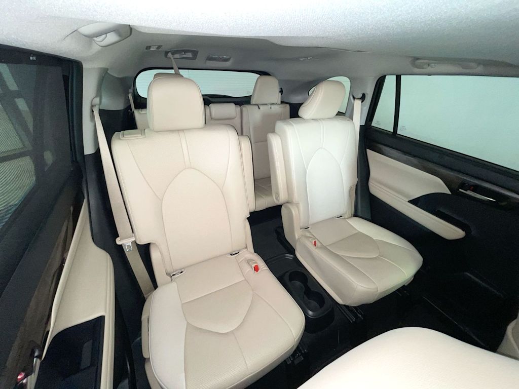 Thumbnail: 2023 Toyota Highlander - 23