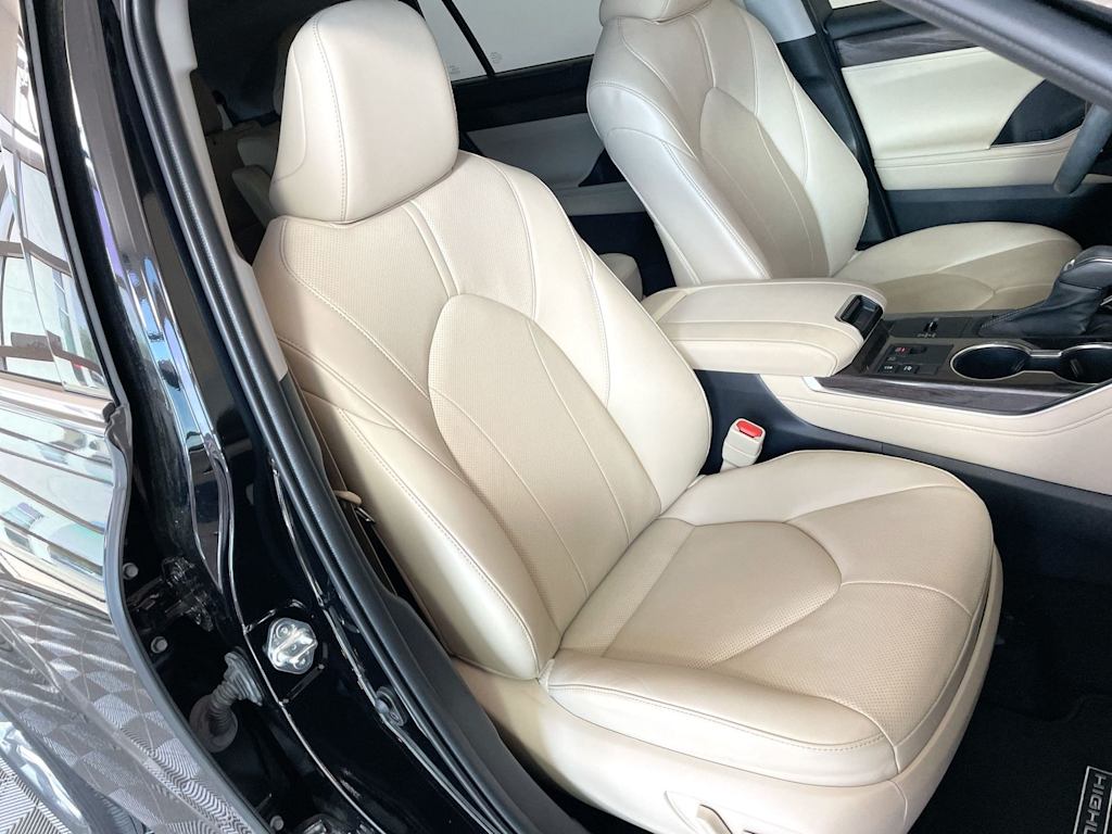 Thumbnail: 2023 Toyota Highlander - 11