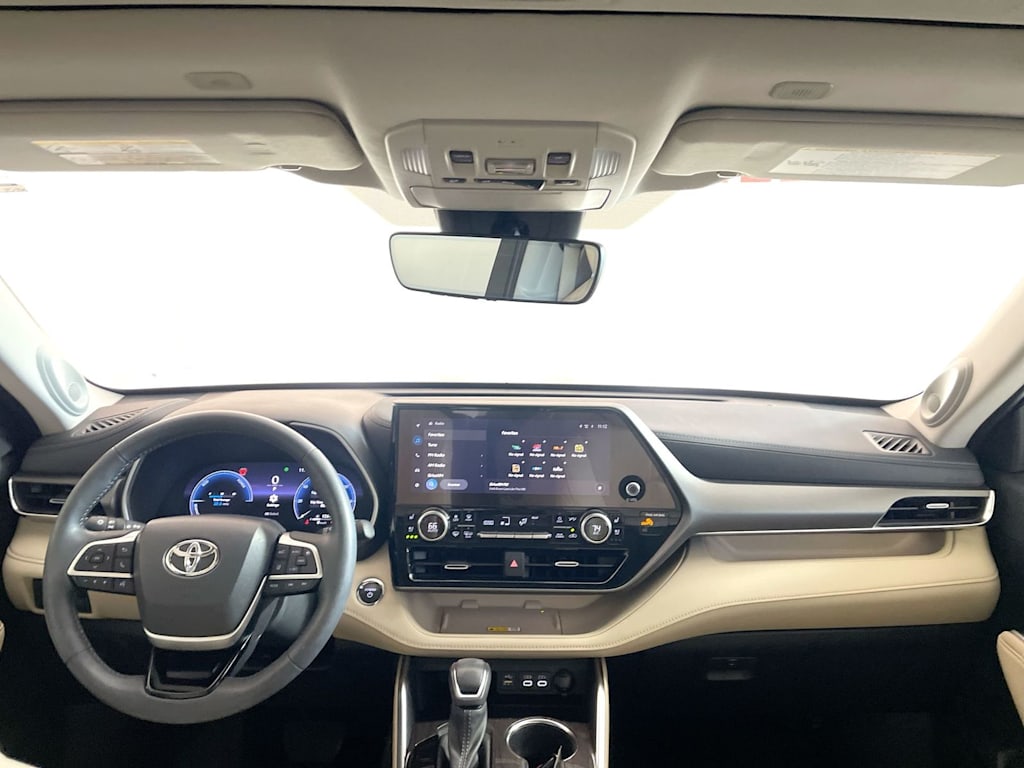 Thumbnail: 2023 Toyota Highlander - 9