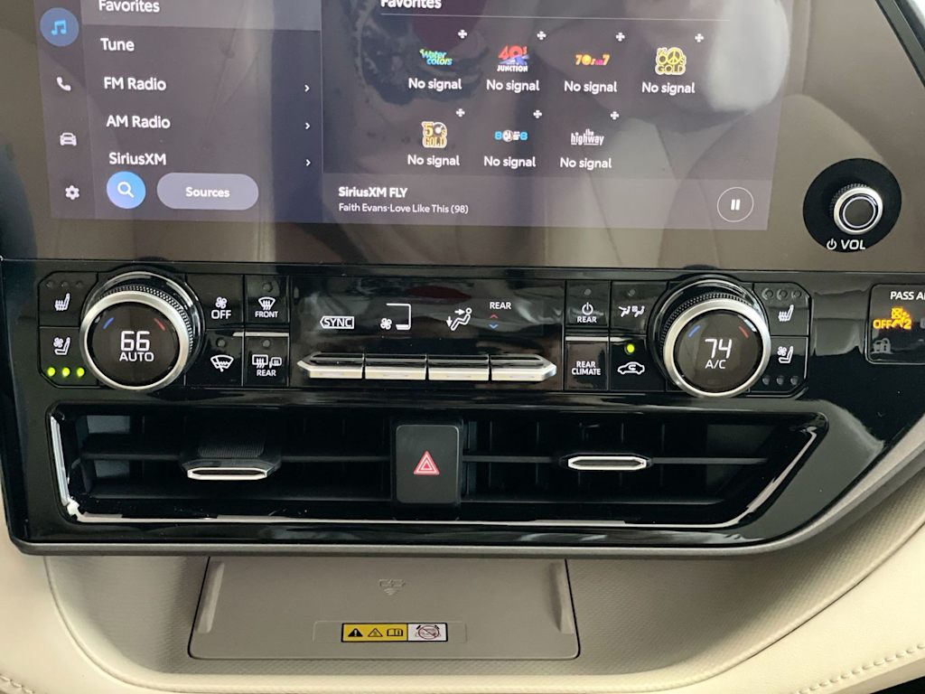 Thumbnail: 2023 Toyota Highlander - 27