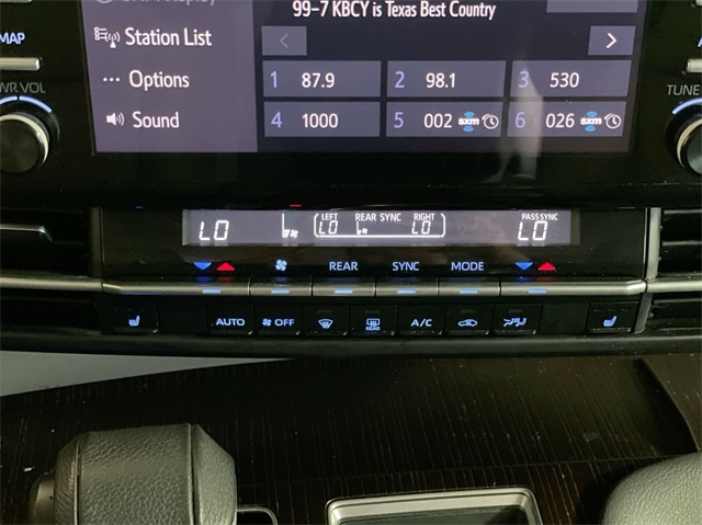 2021 Toyota Sienna XLE 28