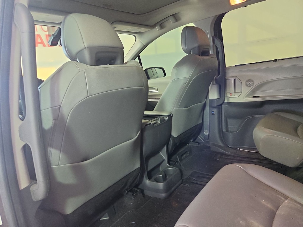 Thumbnail: 2023 Toyota Sienna - 24