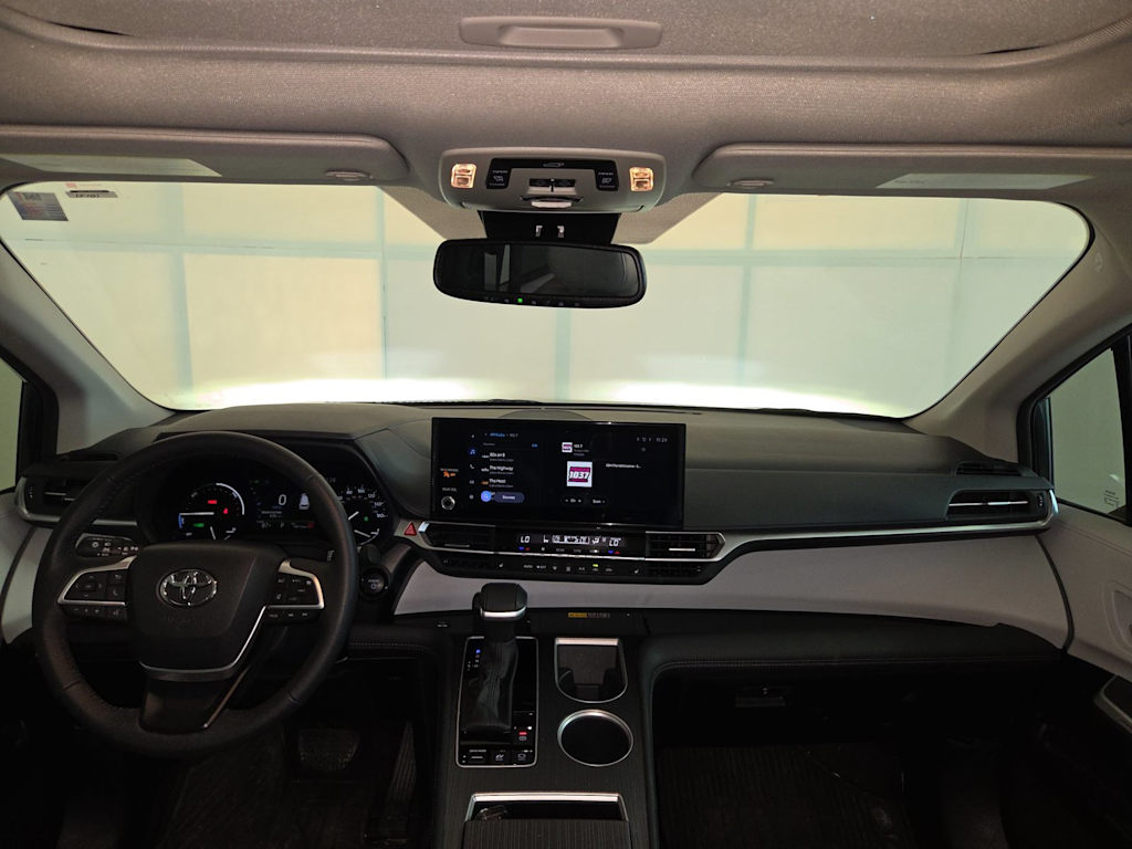 Thumbnail: 2025 Toyota Sienna - 2
