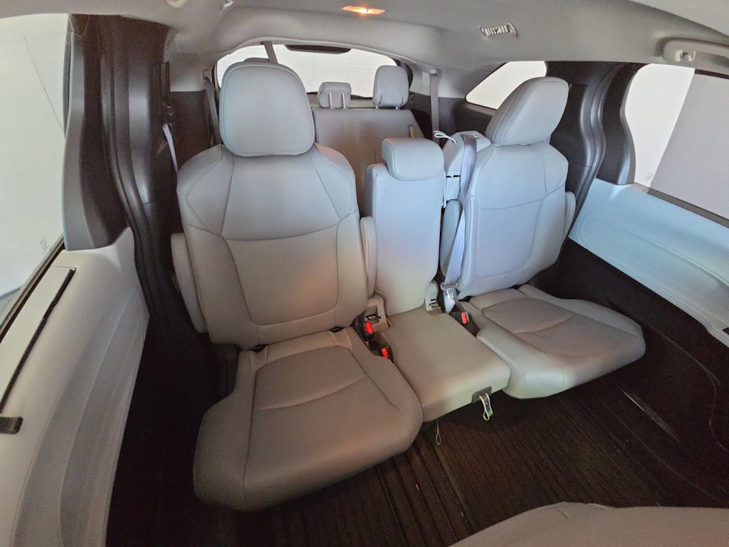 Thumbnail: 2025 Toyota Sienna - 20