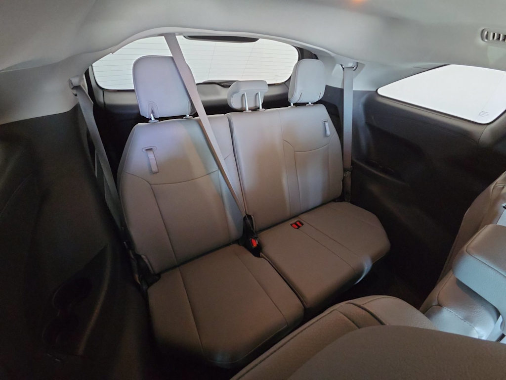 Thumbnail: 2025 Toyota Sienna - 21