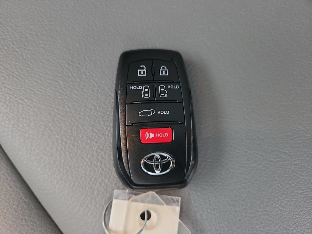 Thumbnail: 2026 Toyota Sienna - 18
