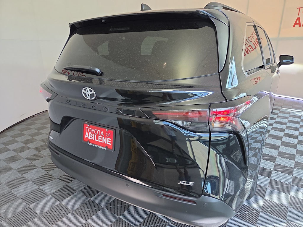 Thumbnail: 2026 Toyota Sienna - 8