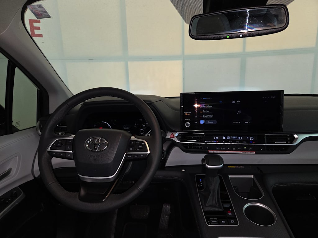 Thumbnail: 2026 Toyota Sienna - 2