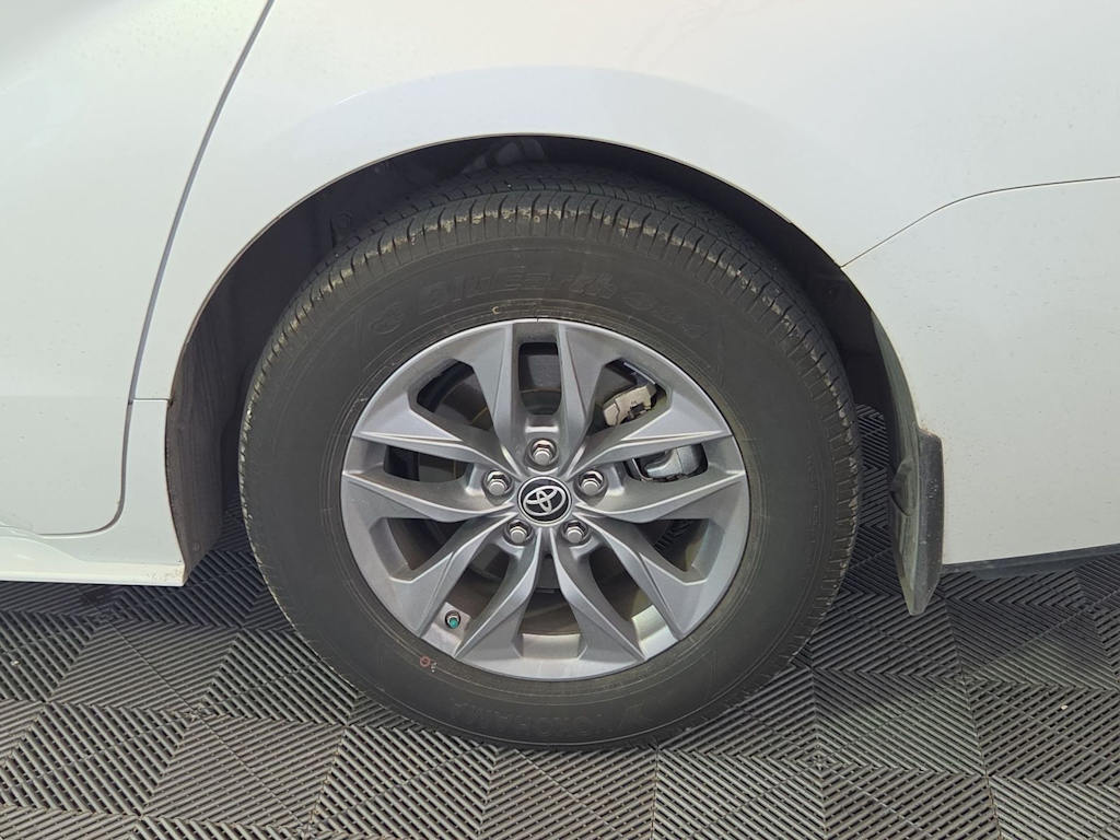 Thumbnail: 2022 Toyota Sienna - 8