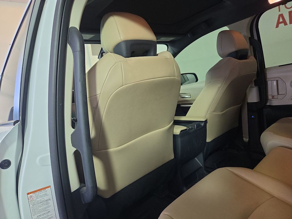 Thumbnail: 2022 Toyota Sienna - 24